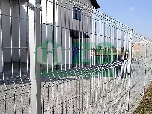 Забор из 3Д сетки гиттер на ленточном фундаменте Забор из 3Д сетки гиттер на ленточном фундаменте